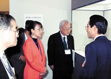 Judy Oogg, Chairperson of executive committee, Mr. Kimura, and Chairperson of organizing committee, Mr. Hirobe make a visit