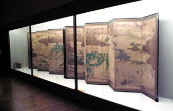 Folding screen with painting of power tea production in Edo era