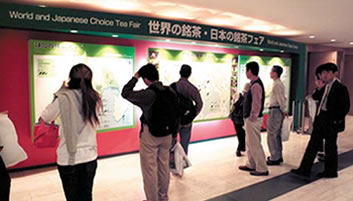 Distribution map of world and Japanese choice tea at the entrance