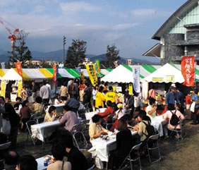 Many families enjoyed lunch in the garden under fine weather