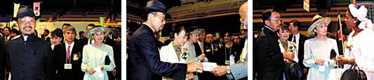 石川嘉延大会会長、ジュディ・オングさんと御一緒に「世界の銘茶・日本の銘茶フェア」を御覧 