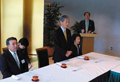 ホストを務める静岡県議会議長伊東伊佐美氏と石川静岡県知事夫妻